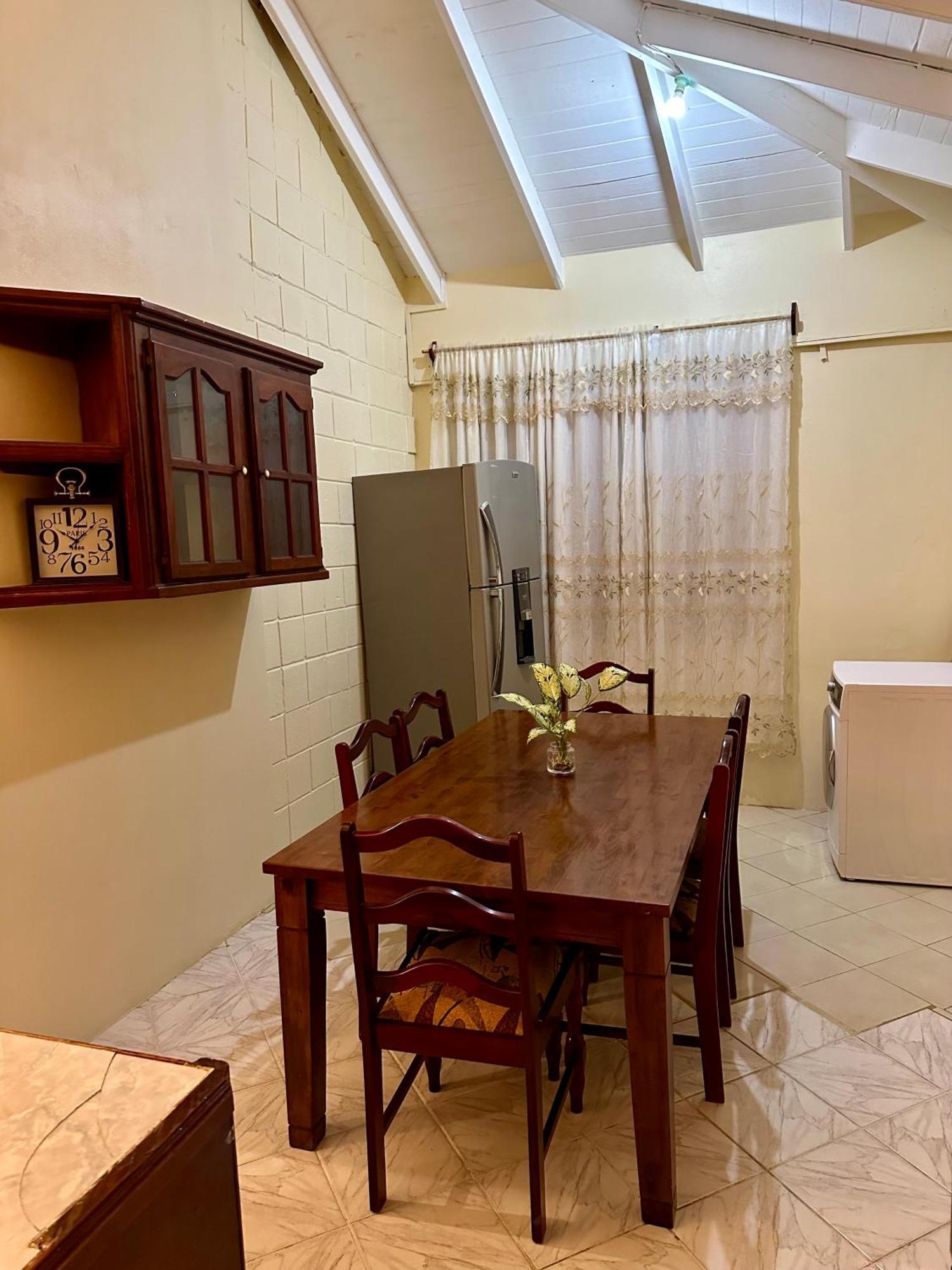 Castle Berry Apartments Κίνγκσταουν Εξωτερικό φωτογραφία