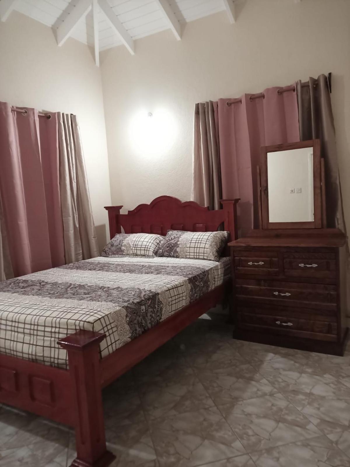 Castle Berry Apartments Κίνγκσταουν Εξωτερικό φωτογραφία