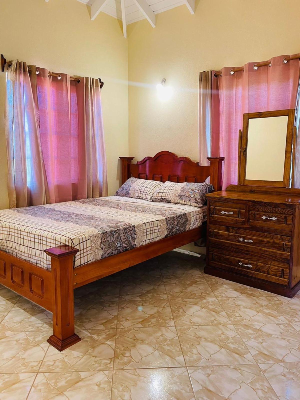 Castle Berry Apartments Κίνγκσταουν Εξωτερικό φωτογραφία
