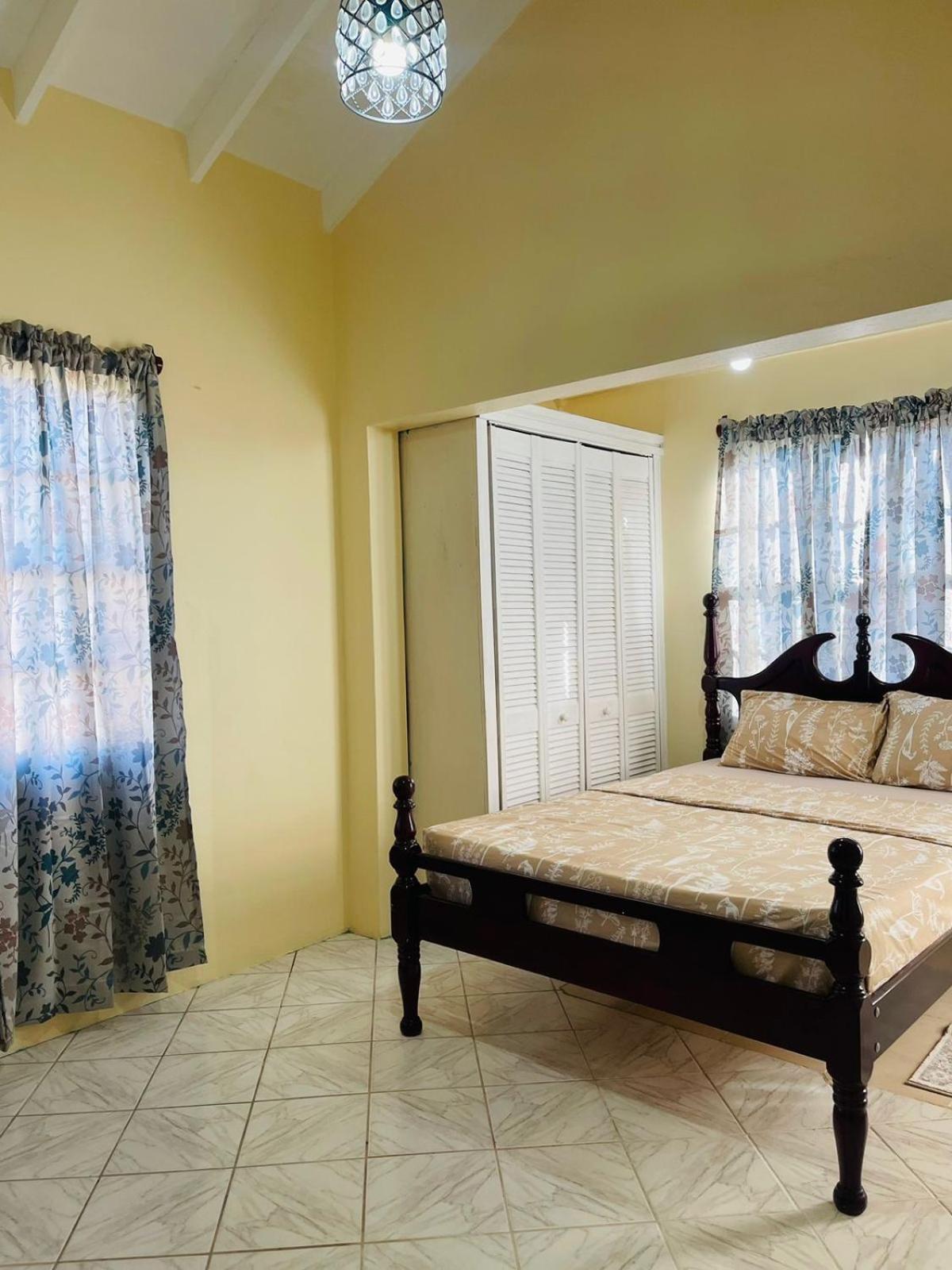 Castle Berry Apartments Κίνγκσταουν Εξωτερικό φωτογραφία