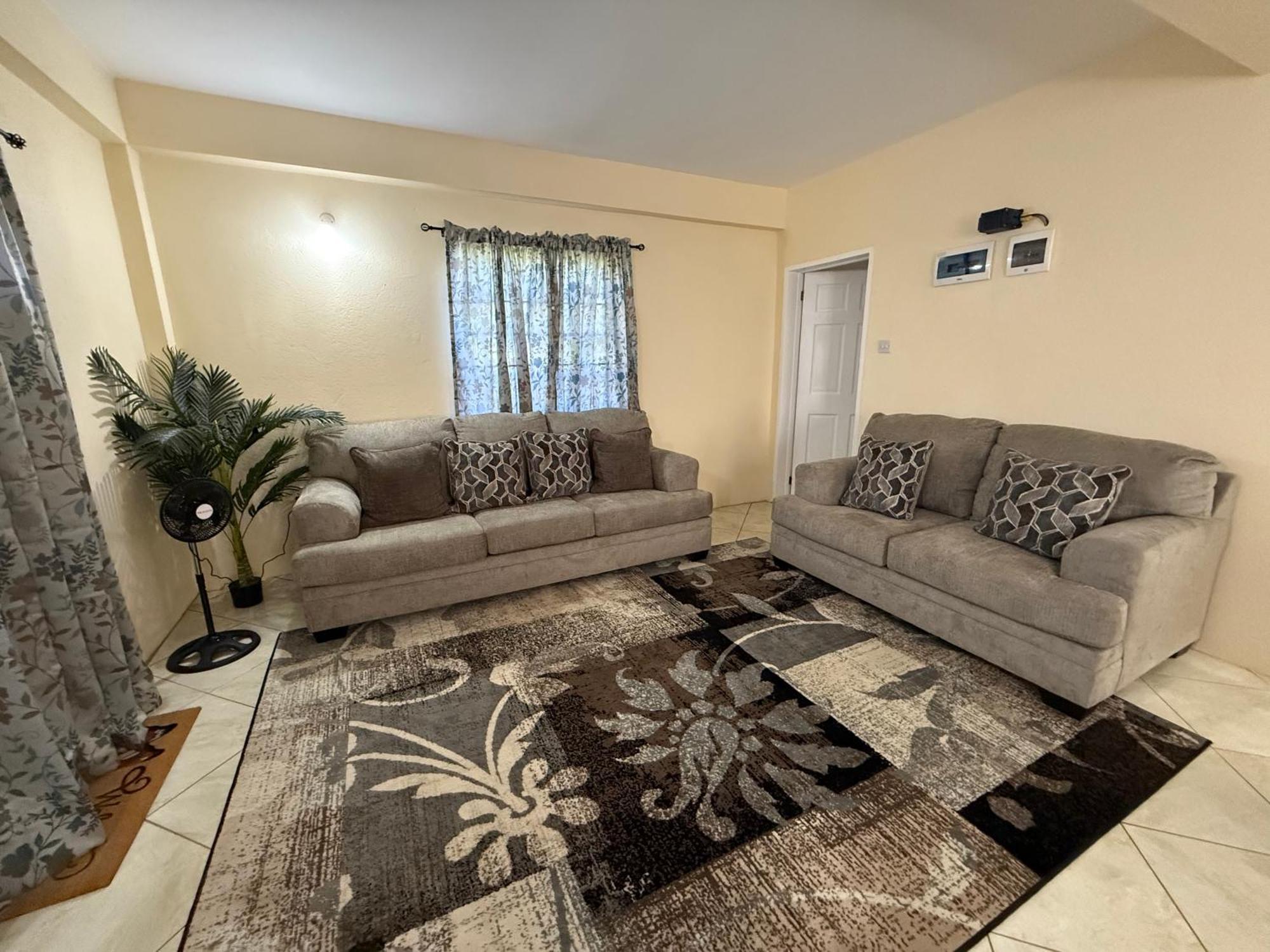 Castle Berry Apartments Κίνγκσταουν Εξωτερικό φωτογραφία